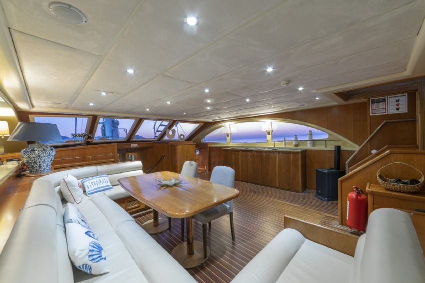 Queen of Sea Arka Güverte Yemek Grubu