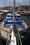 r.oğlu ön güverte.  R. Oglu Yacht, Front Bow View.