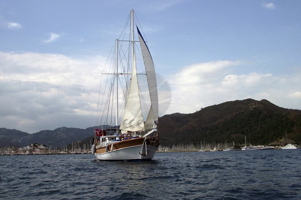 r.oğlu teknesi.  R. Oglu Yacht, Sailing The Blue Cruise Route.