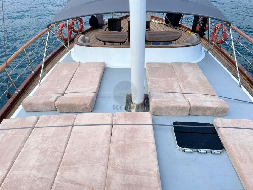 Royal Swan Ön Güverte Güneşlenme Alanı