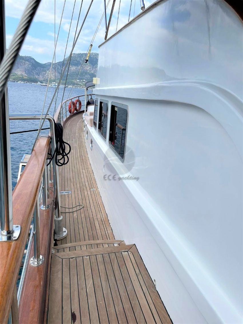 Royal Swan Ön Yan Görünüm