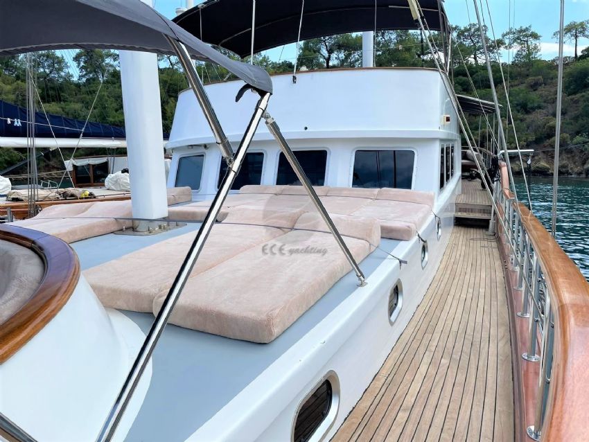 Royal Swan Ön Güverte Güneşlenme Alanı