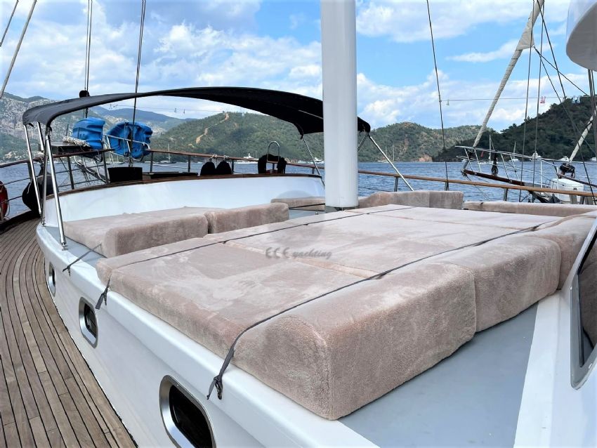 Royal Swan Ön Güverte Güneşlenme Alanı