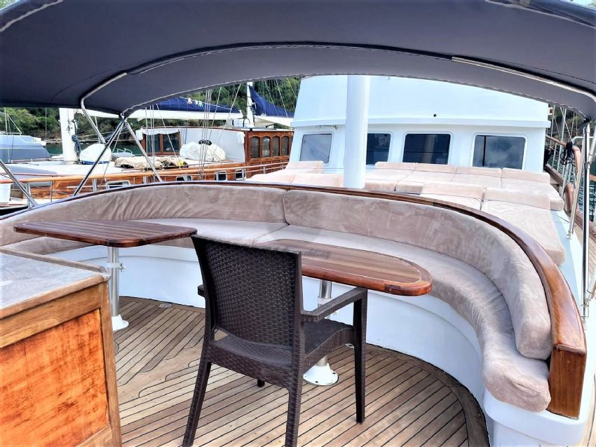 Royal Swan Ön Güverte Oturma Alanı