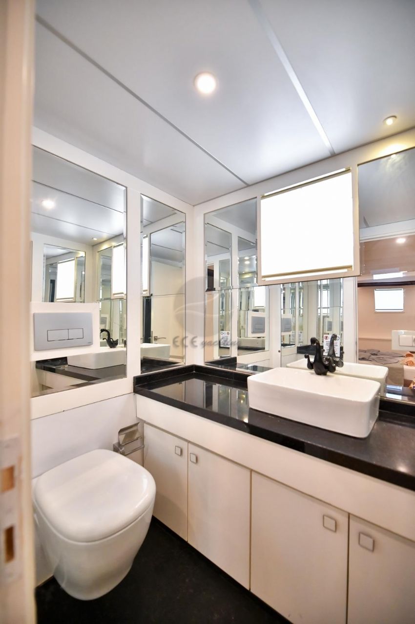 Ruzanna 1 Trawler Tuvalet