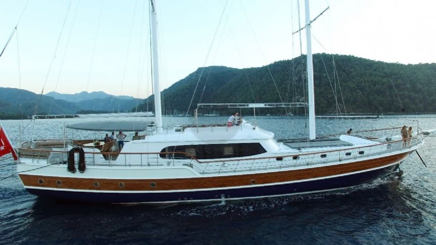 Sadiye Hanim Yacht,  Starboard Side.
