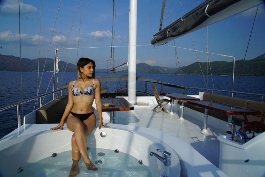 Sadiye Hanim Yacht, On Deck Jacuzzi.