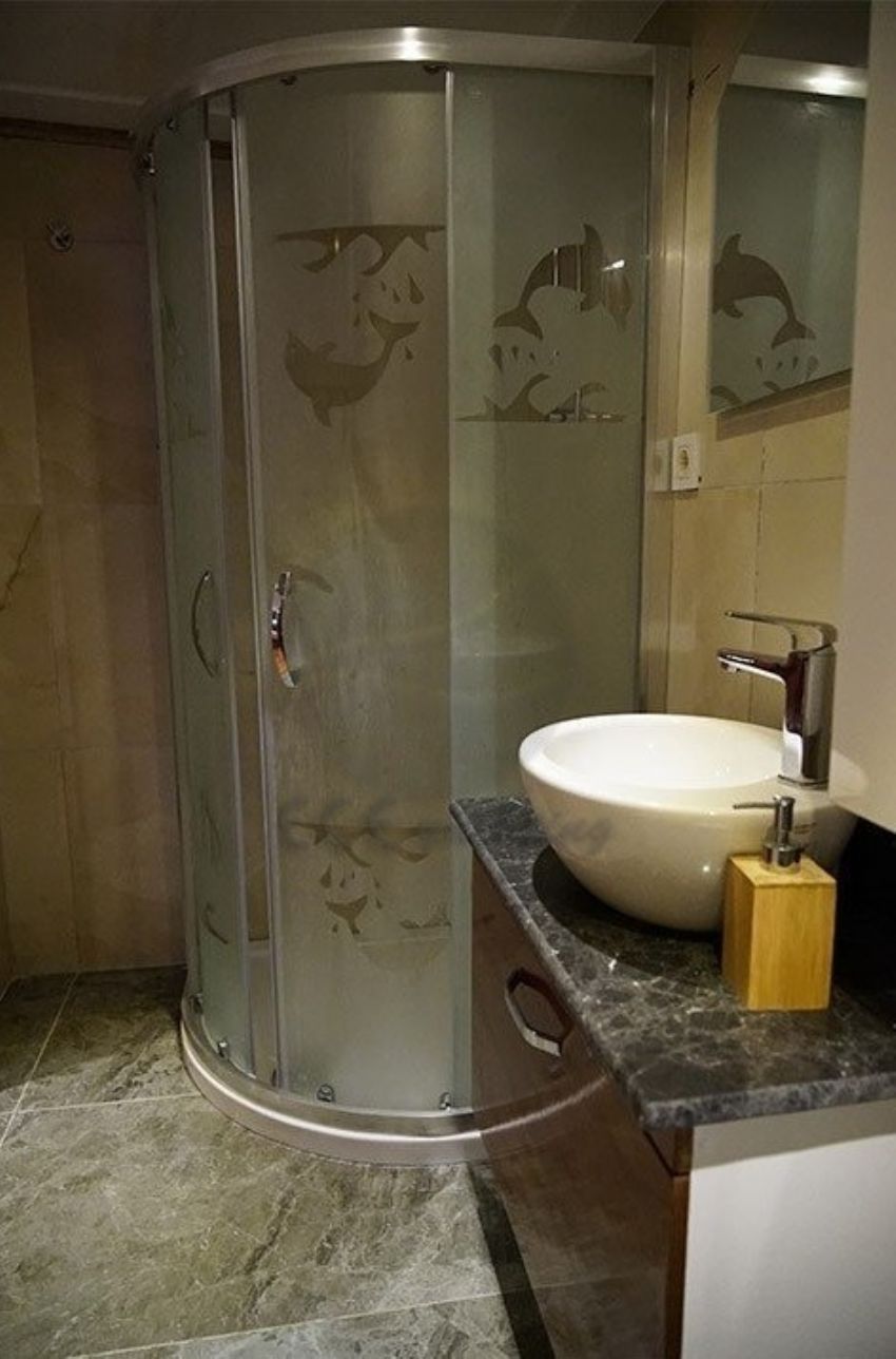 Sadiye Hanim Yacht, Bathroom / Shower