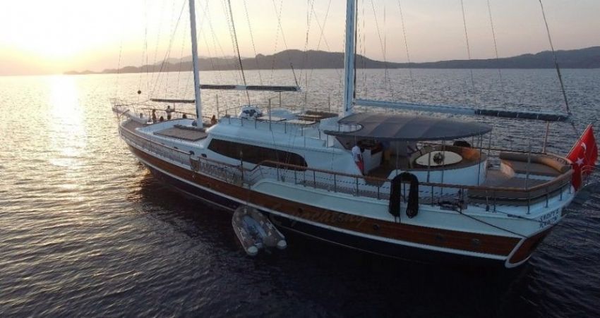 Sadiye Hanim Yacht, Sailing Into The Sunset.