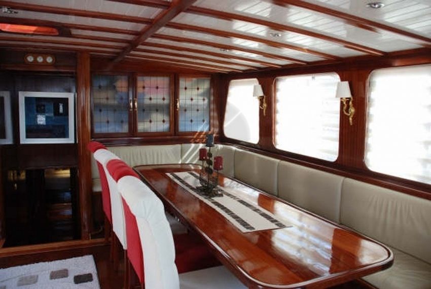 Salon yemek masamız.