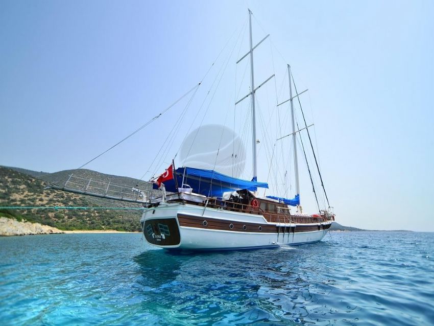 Salmakis teknesi yemek masası