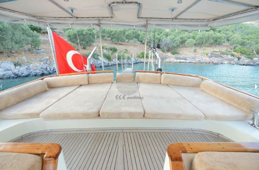 sanda life guleti yemek masası