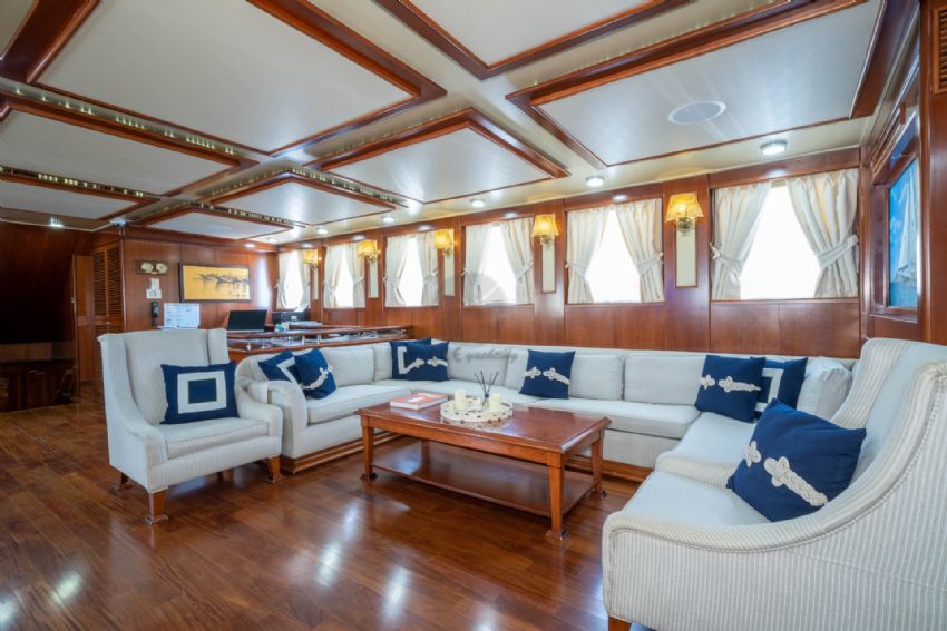 Sea Dream Yacht, Comfortable And Stylish.