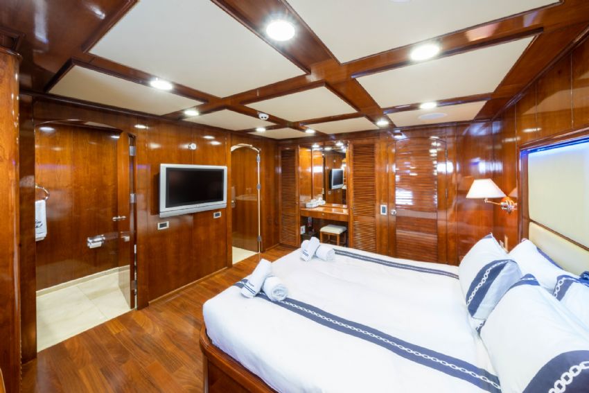 Sea Dream Yacht, Shower Cubicle.