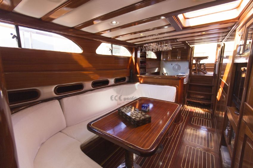 Sea Life, Lounge And Bar.