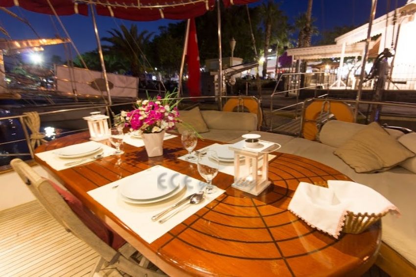 Sea Star Yacht, Dining Onboard.