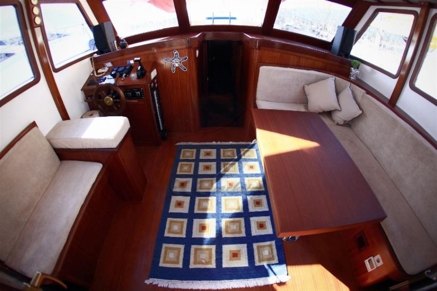 Sea Star Yacht, Lounge To Lower Deck.