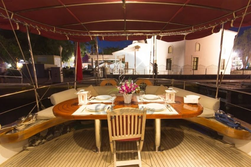 Sea Star Yacht, Eating Onboard.