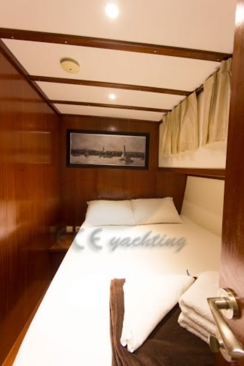 Sea Star Yacht, Double 2 Cabin Front View.