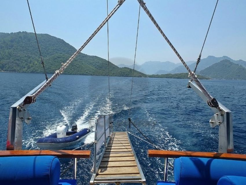 Segmen teknesi yemek masası 2