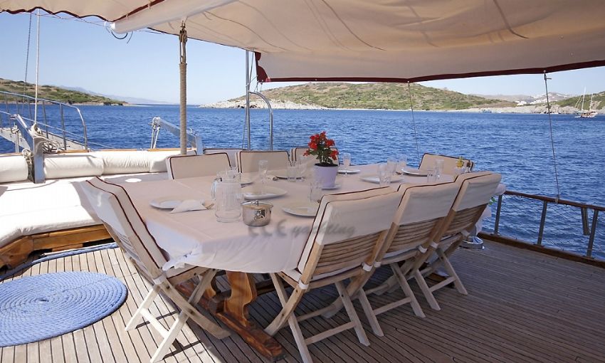 Şeker Ayşe teknesi kabin 4.  Seker Ayse Gulet, Fine Dining.