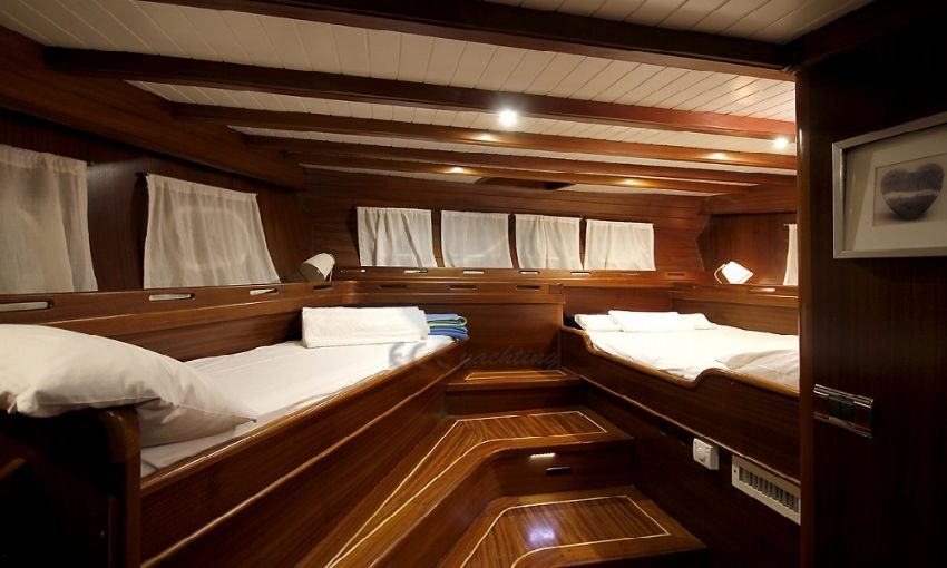 Şeker Ayşe teknesi twin kabin. Seker Ayse Gulet Master Cabin.  