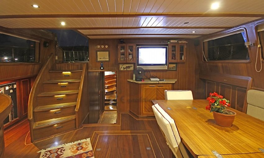 Şeker Ayşe teknesi wc 3.  Seker Ayse Gulet, Lounge Towards Main Deck.