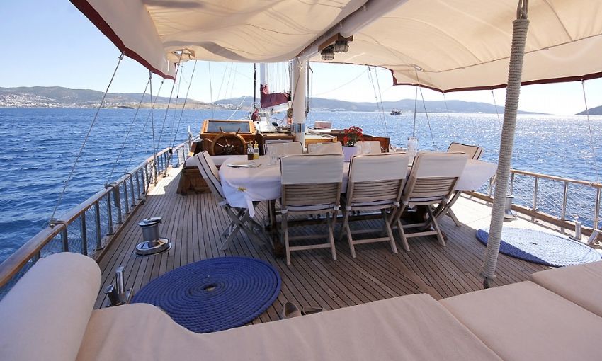 Şeker Ayşe teknesi wc.  Seker Ayse Gulet, Deck View.