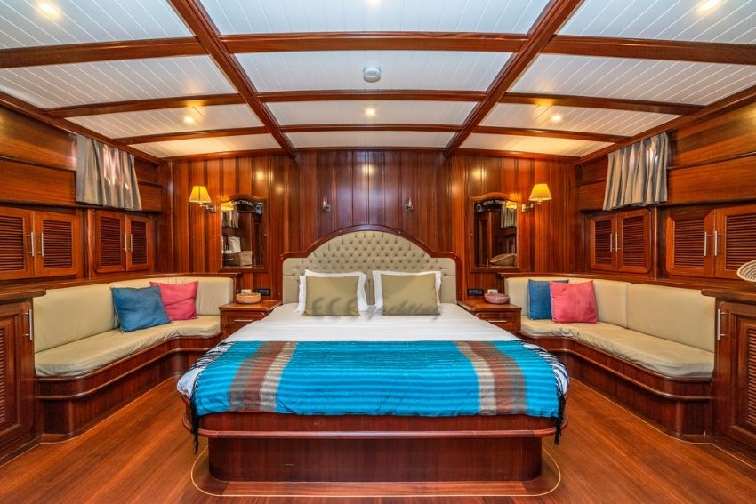 Sema Tuana Yacht, Lounge Towards Front Deck.