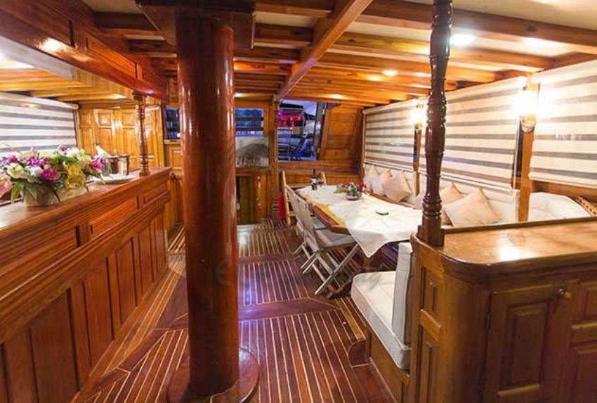 semele yat iç salon