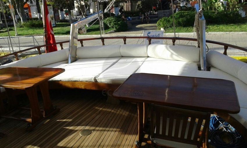 Sempati Arka Oturma Alanı