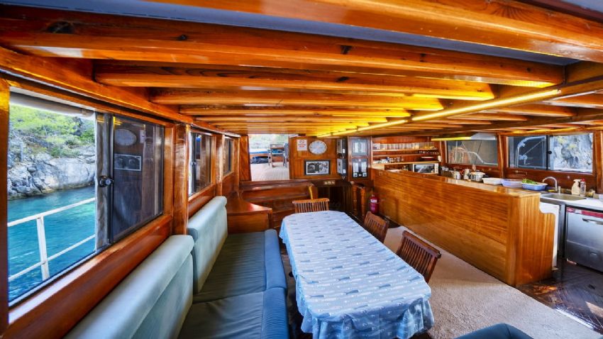 Ece Serenidad Gulet, Under The Shade.