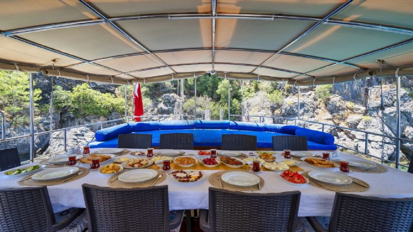 Ece Serenidad Gulet, Front Deck