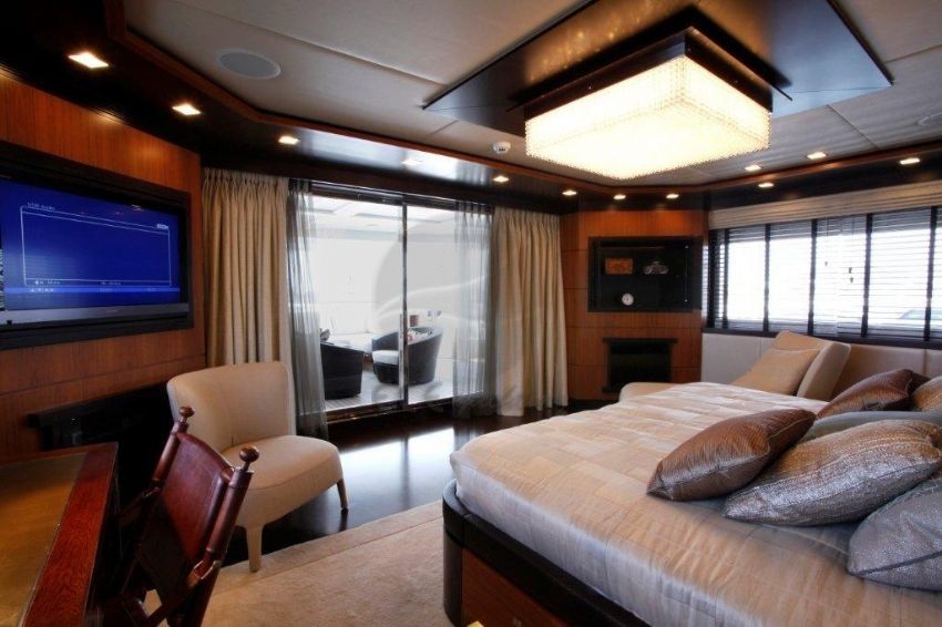 M/Y Serenity 2 Owner Cabin