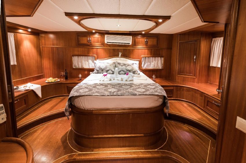 Seven 1 Yacht, Twin Cabin.