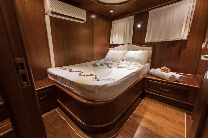 Seven 1 Yacht, En Suite.