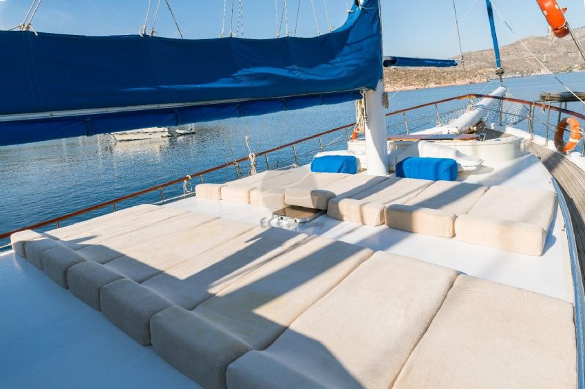 Seven 1 Yacht, Classic Design.