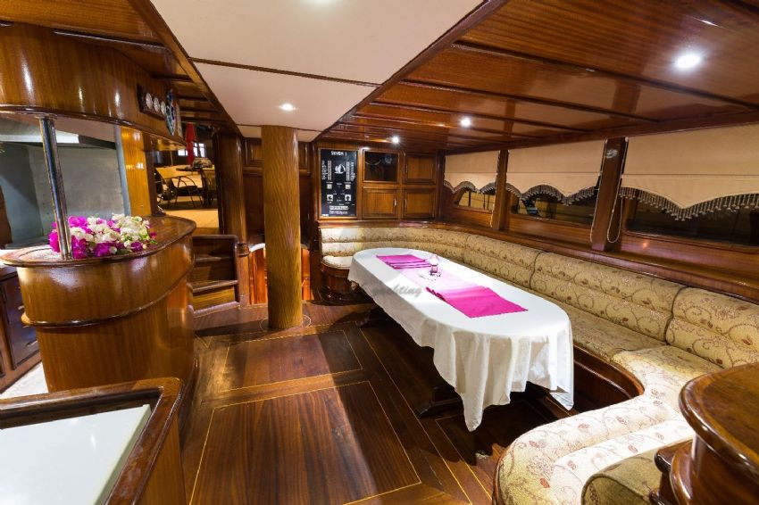 Seven 1 Yacht, Double Cabin.