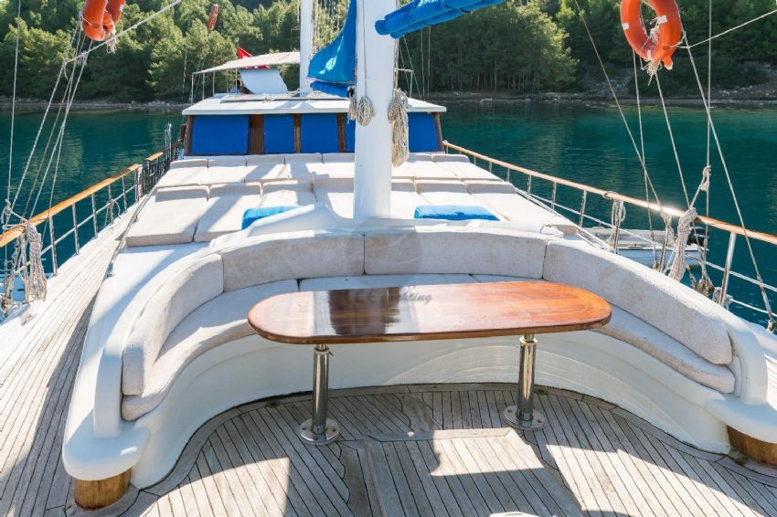 Seven 1 Yacht, Lounge Seating Area.