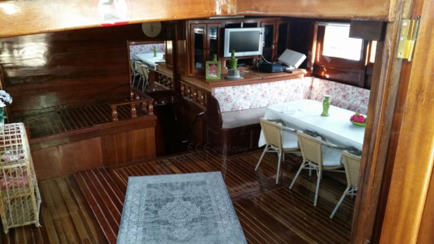 seyhan teknesi iç salon