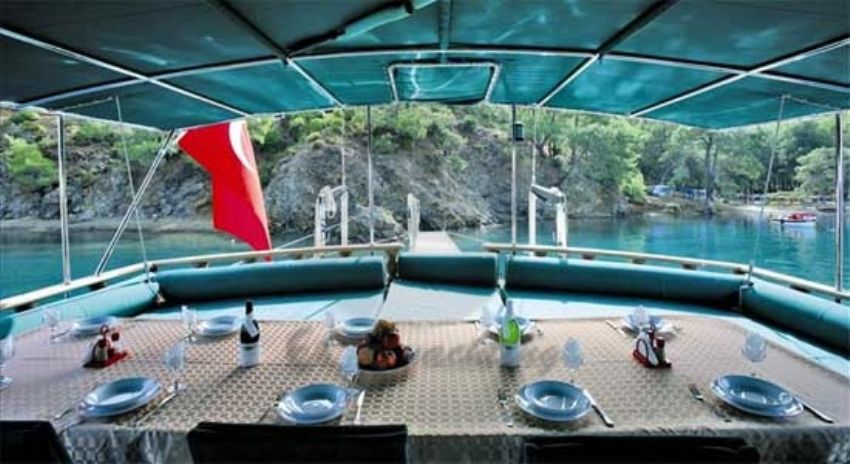 Can S Yacht, Dine With Amazing Views.