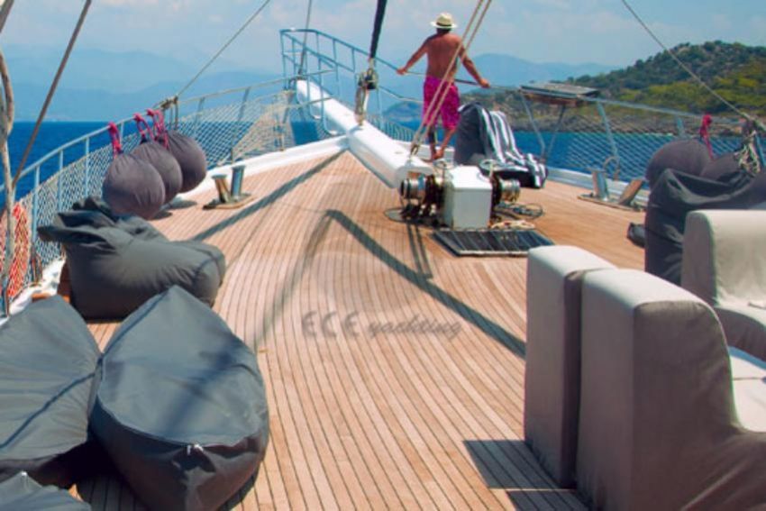 Seyhan hanna teknesi ön güverte