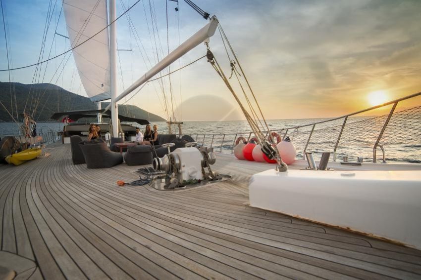 Seyhan hanna teknesi ön güverte