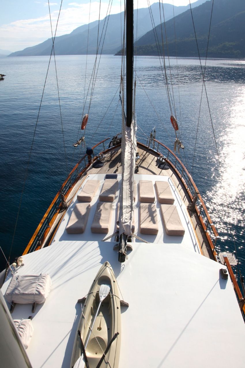 sherm teknesi ön güverte ve güneşlenme alanı