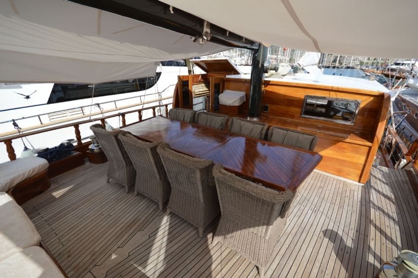 sherm teknesi arka güverte yemek yeme alanı