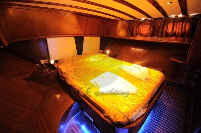 Sılver Belt Gulet Yacht, Spacious Cabin.