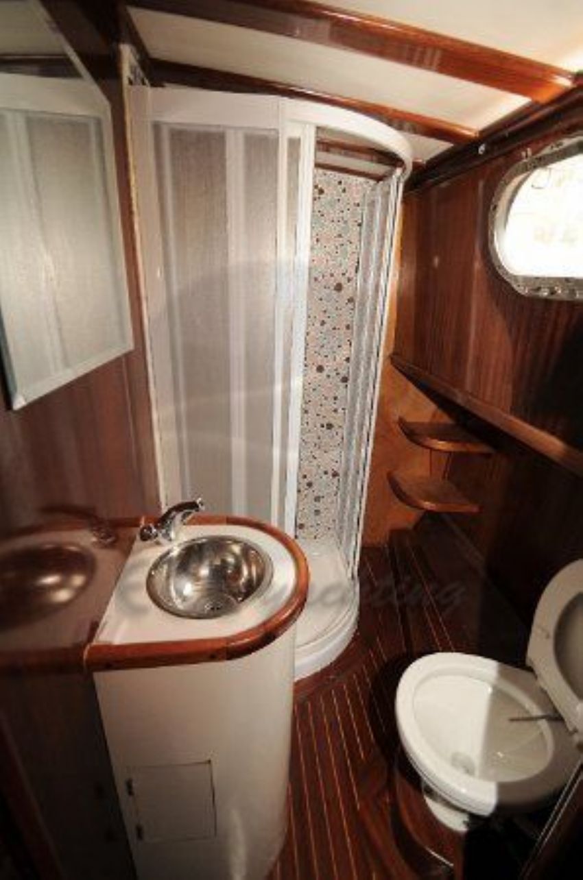 Sılver Belt Gulet Yacht, Bathroom