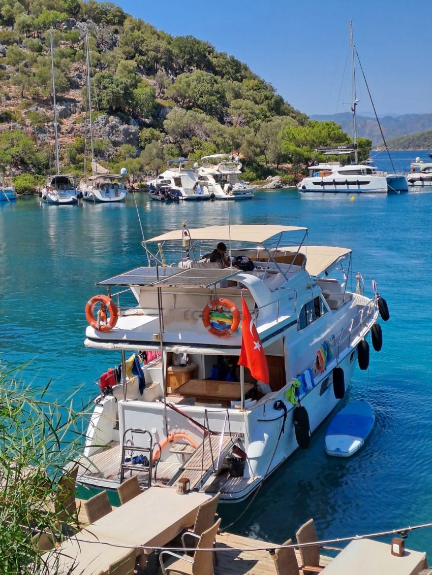 Sim - Ay motoryata yandan bakış