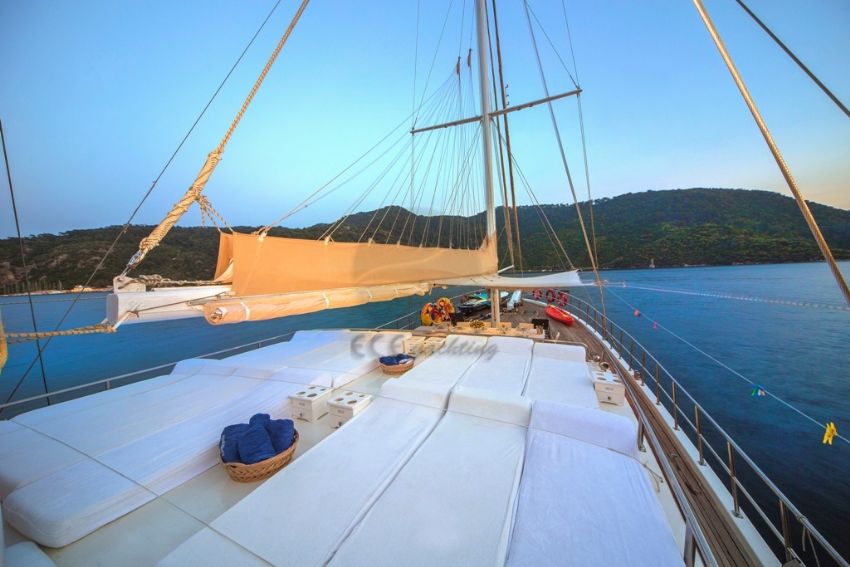 Kubilay Sezen Teknesi Güverte