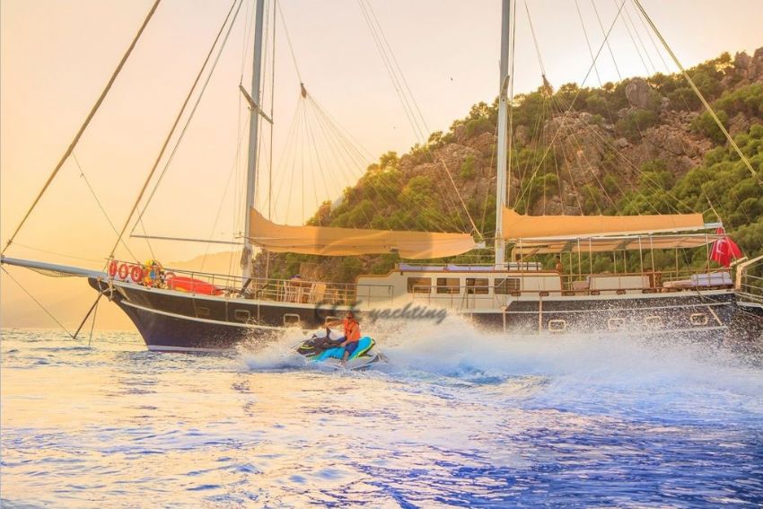 Kubilay Sezen Teknesi Yemek Masası